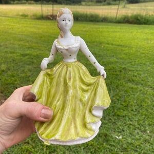 Flamiro figure of elegant lady